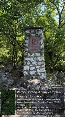 Jókai-emlékoszlop Örvény-kő